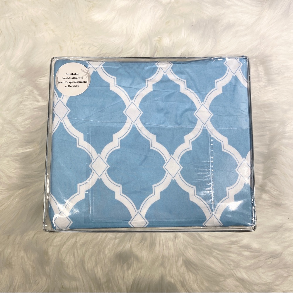 ⭐️SALE⭐️King 4pc Ice Blue Arabesque Bedsheets - Picture 2 of 5